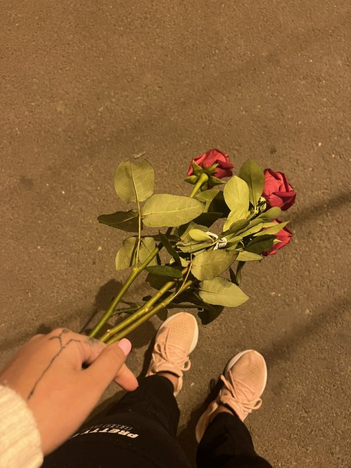 Imi plac florile dar imi pare rau de ele ca se ofilesc .. https://t.co/8g2juQNMUO