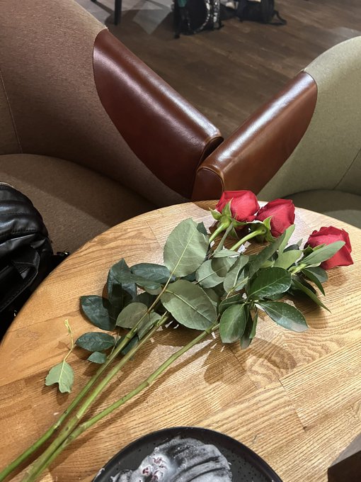 Imi plac florile dar imi pare rau de ele ca se ofilesc .. https://t.co/8g2juQNMUO