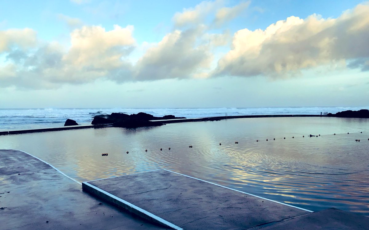 Melonpatch3's tweet photo. When the world feels like we’re falling down the rabbit 🐇 hole, search out your place of calm. 🌊🏊‍♀️ 😊#leaveyourworriesinthewater #lovewhereyoulive https://t.co/bDe4Rkzo6F