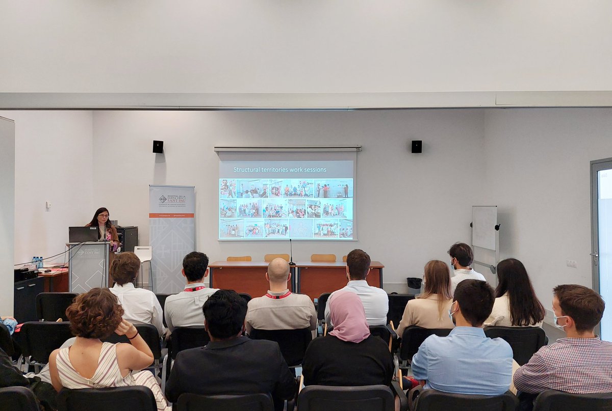 HospitalSantPau's tweet photo. 🔝 Rebem la visita d'estudiants internacionals de la 4a edició del #MBADay de @BarcelonaGlobal.
🗣 La Dra. Xènia Acebes, directora assistencial, ha compartit el pla estratègic #MésSantPau per donar a conèixer els principals eixos de treball de #SantPau - Campus Salut Barcelona. https://t.co/LDNGValuZG