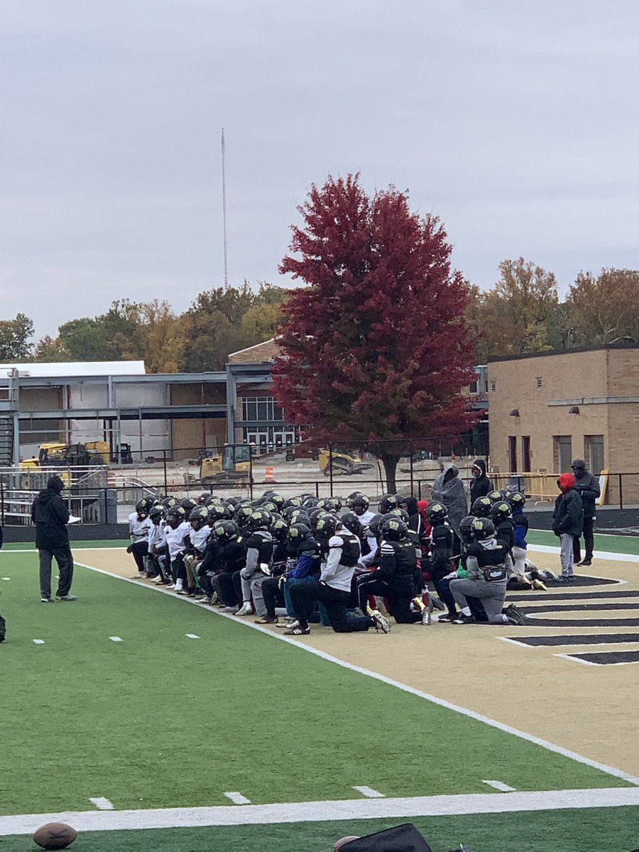 WCHSFBCLUB's tweet photo. Early morning practice. The Warriors getting ready for sectionals. #R1SEAsOne @WARRENCENTRALFB @mikekirschner1 https://t.co/erq8wH09xR