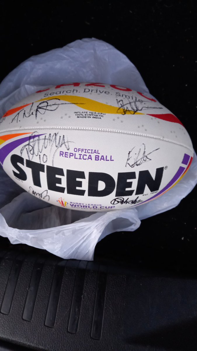 zenozzy1970's tweet photo. @WalesRugbyL Thanks for signing my ball https://t.co/1zMIurm9CS