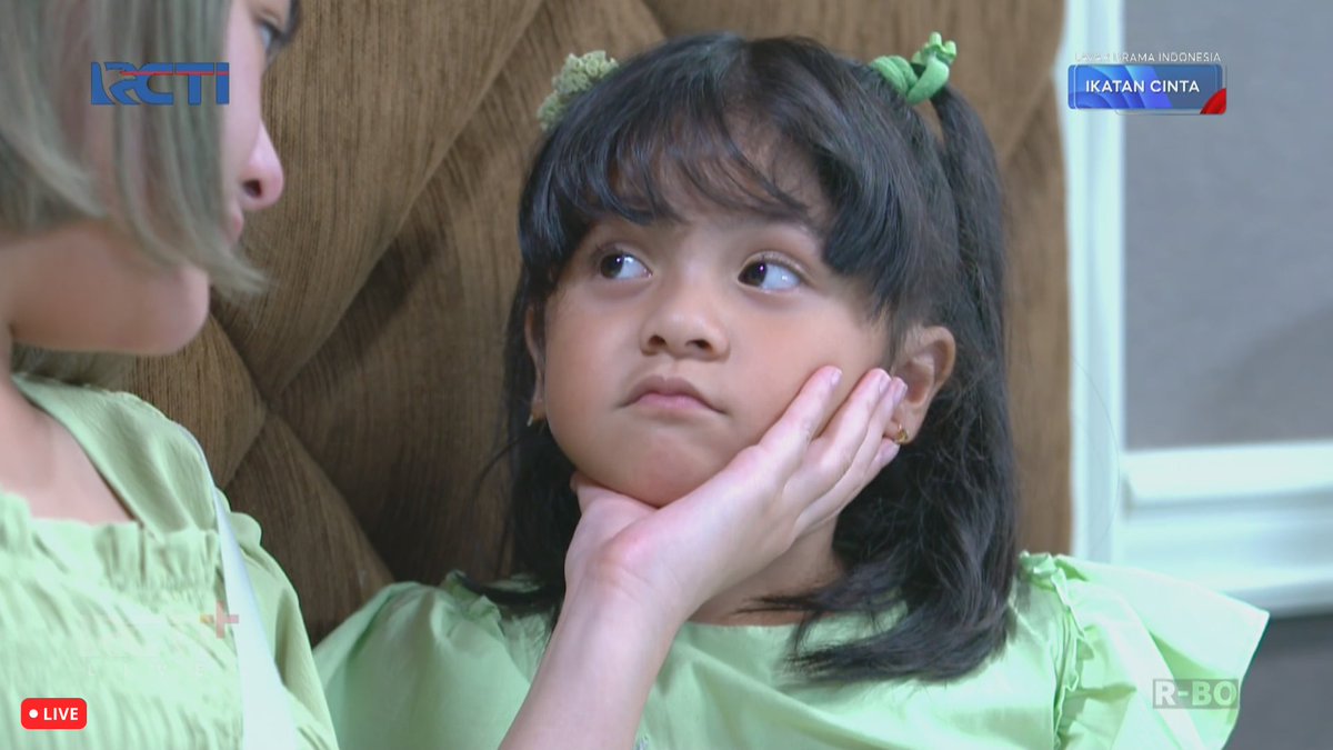 susantr21's tweet photo. Gemes bangeet, mana bajunya kembaran💚

 #IkatanCintaEp919 https://t.co/Y4dsd6bes0