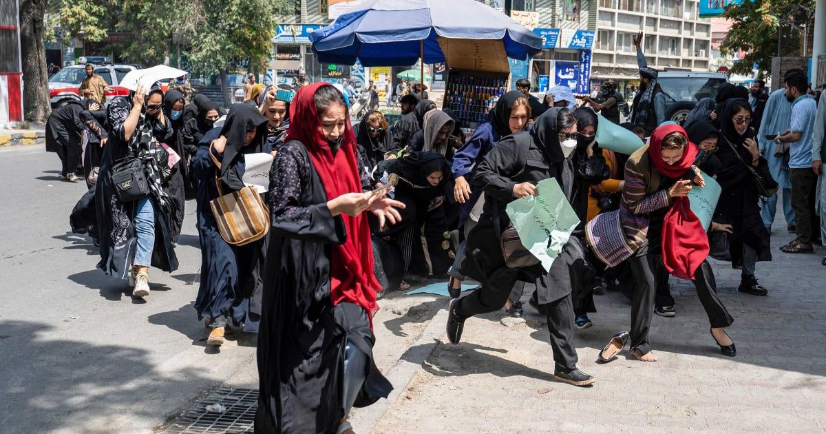 hrw's tweet photo. Three Afghan women detained for protesting Taliban abuses described torture and other severe mistreatment in custody. This includes: threats, beatings, dangerous confinement, denial of due process, abusive conditions of release, and other abuses. https://t.co/ydijBQgUIL https://t.co/DVNJ6sMoRI
