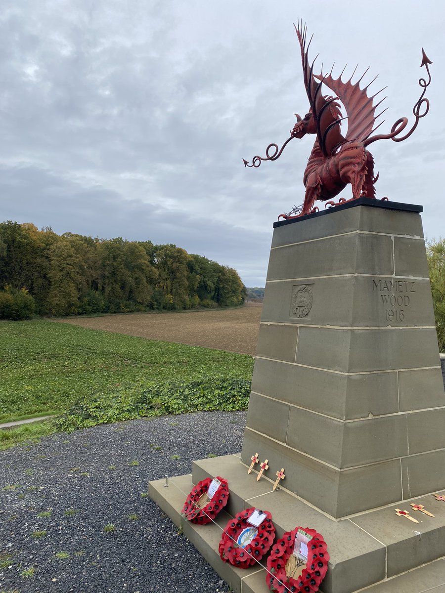 conorwillixms's tweet photo. Great day the other day guiding my dad @SAW_AX around the battlefields, a few sites I haven’t been too before including Gordon dump Cemetery, and a visit to Captain Charlie Mays grave, paying our respects after reading his letter #WW1 https://t.co/E9VInIflXE