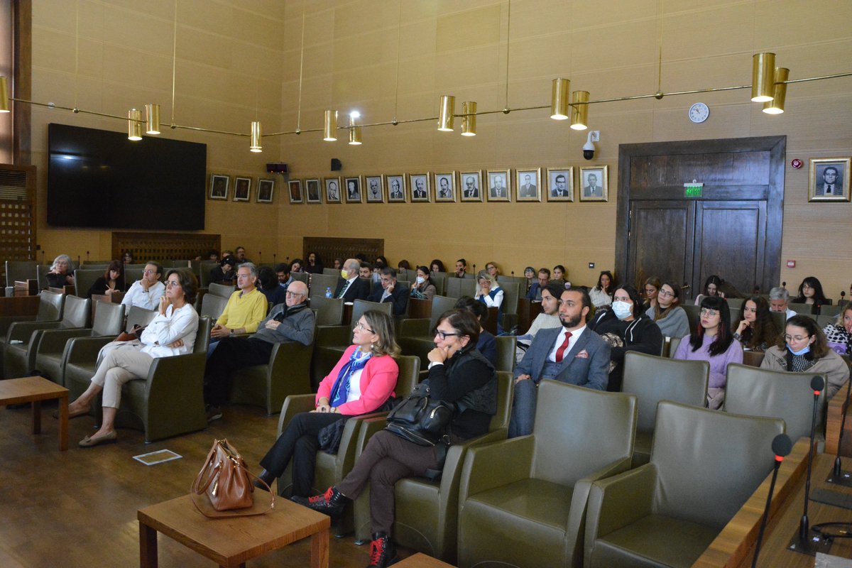 For Proust enthusiasts who did not have the opportunity to listen to all the papers presented at the colloquium, they will all be published in a more comprehensive and detailed book.