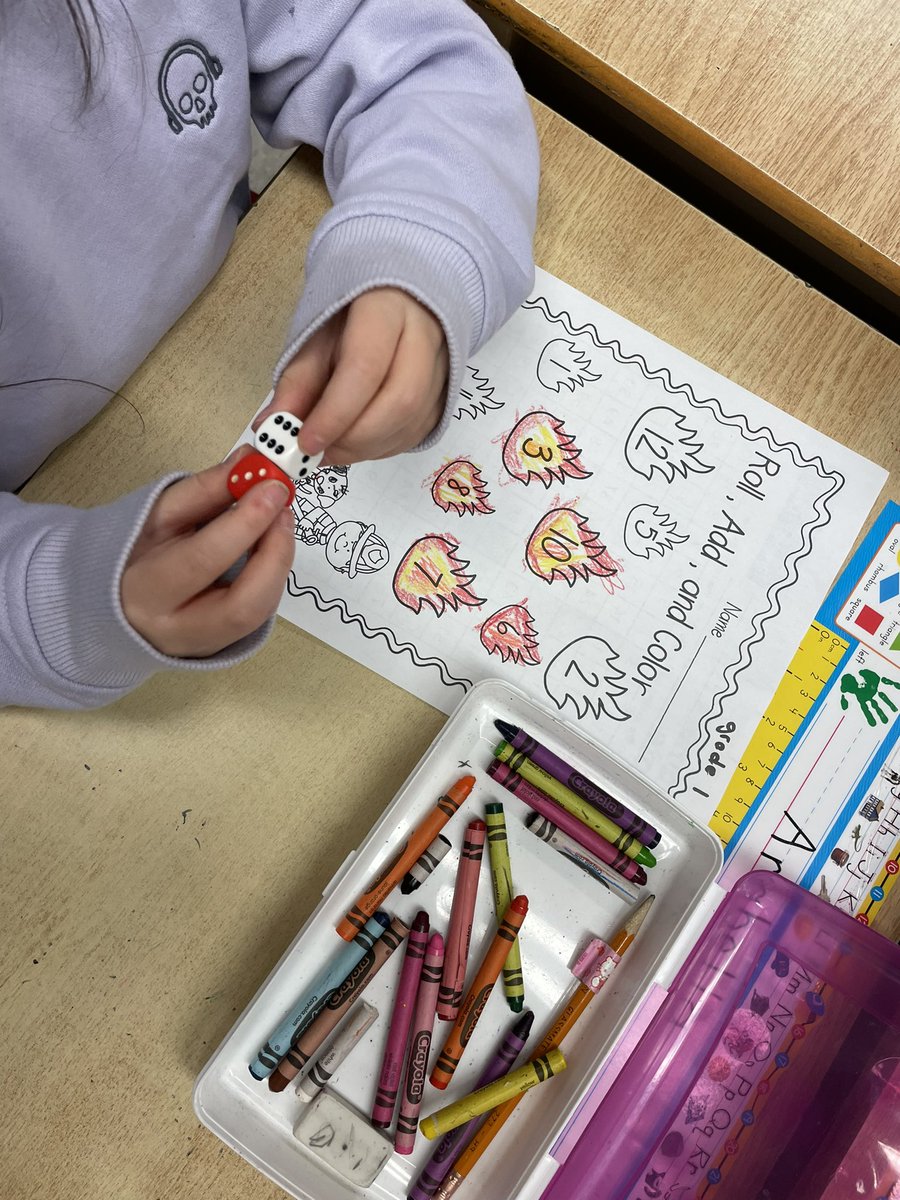 lijoneslearn's tweet photo. Practicing our counting skills with dice! @pineriveres https://t.co/EyCShg5tCA