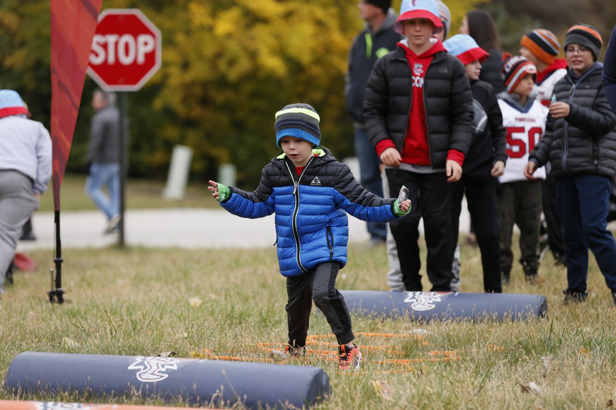 BearsOutreach's tweet photo. The @chicagobears #MiniMonsters program brought to you by @advocatekids joined #DaBears OL @SchoBlue75 &amp; the @SchofieldFF as they dedicated a new park in his hometown of Palos Heights! https://t.co/akAYjyLI2K