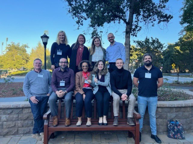 doc_doc_goose47's tweet photo. What a fun weekend repping both my labs at #MetNet2022. Science, weather, &amp; company all top-notch. @kruggle https://t.co/VtdCVSePW8