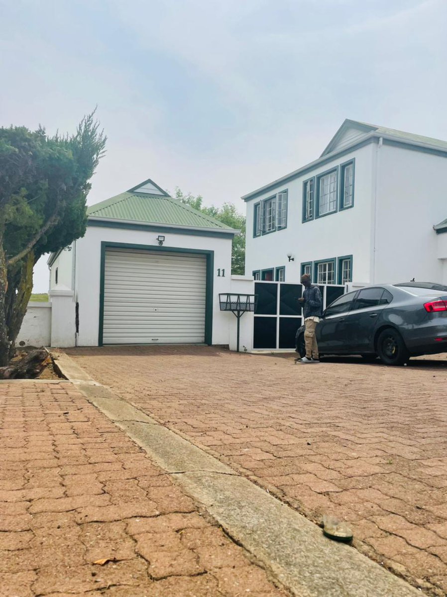 Liv in da mowment as act just the way you are.