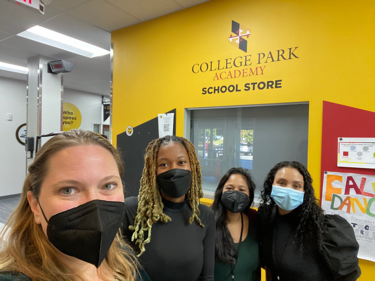 commTHRIVESlab's tweet photo. What’s a chatbot? How do we do community health research? What are ways to connect w/ the media to share public health research w/ the general public? We loved visiting College Park Academy today to demo #RosietheChatbot &amp; talk all things public health research! @UMDPublicHealth https://t.co/jgUaU9jbOb
