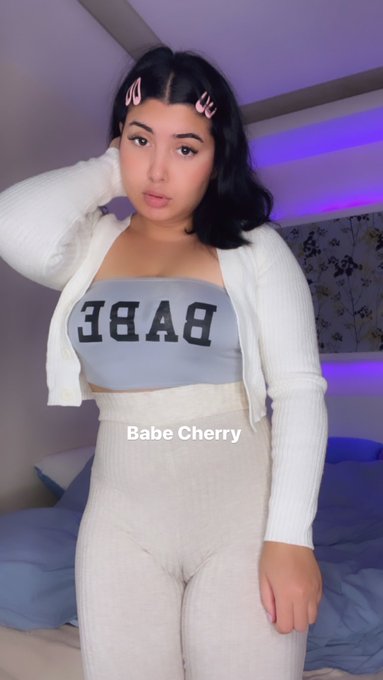 🙀Ne-am dat match pe Tinder ca apoi cand imi scrii primul mesaj sa auzi sunetul notificarii de sub patul