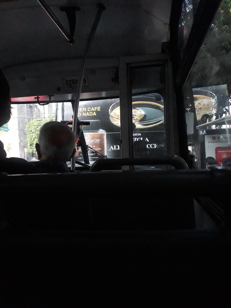 SimplementeyN's tweet photo. @LaSEMOVI @CDMX_Semovi transporte público de las rutas 20 y 25. Hacen base hasta por tres semaforos rojos en eje 5 San Antonio y Av. Cuauhtémoc. Todo el tiempo es lo mismo. #corrupcion de todos los días https://t.co/sBDYkXcPpI