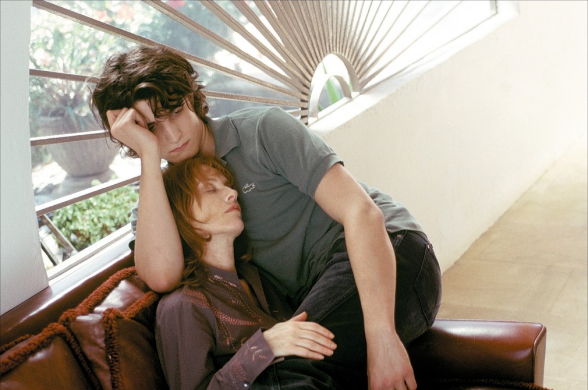 huppertisme's tweet photo. Ma mère (My Mother, 2004), directed by Christophe Honoré: Isabelle Huppert as Hélène and Louis Garrel as Pierre (her son). A very controversial film about moral breakdown at its most perverse and extreme, as well as issues of maternal love, loss, fear and isolation. https://t.co/1w1HhZKnec