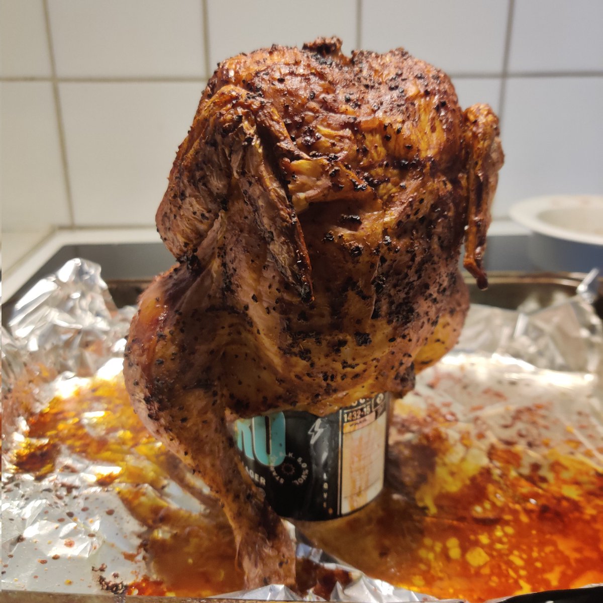 itzKevin117's tweet photo. Beer can chicken 😋👌 https://t.co/tlXSo3yj1C