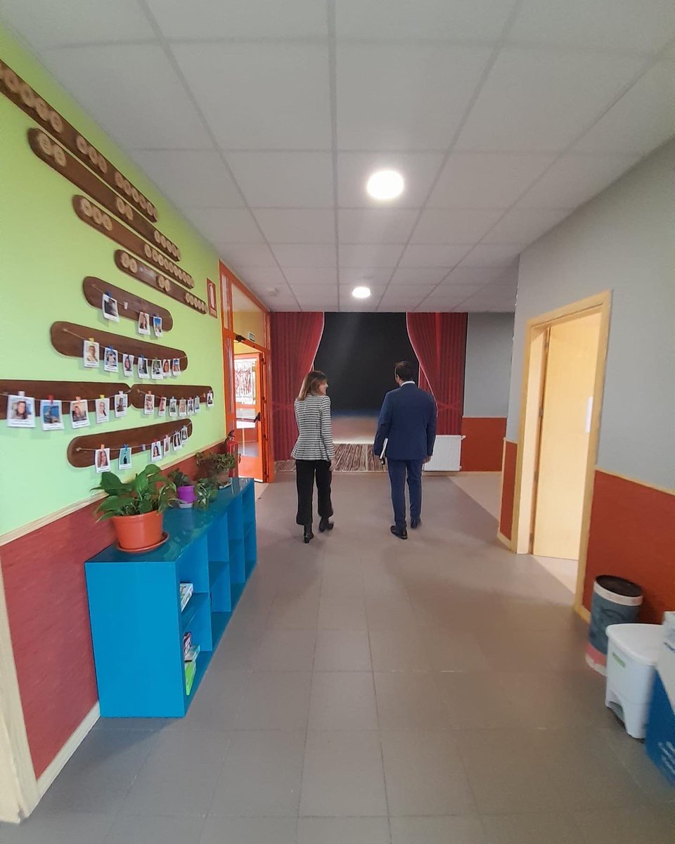 🎃 ¡Menudas calabazas han sembrado los niños del CEIP Santa Ana de Pedrezuela en su huerto escolar!  
Hoy hemos visitado el centro ya que este años implanta su aula TEA. Felicidades a todo el equipo docente por vuestra excelente labor de innovación educativa constante.