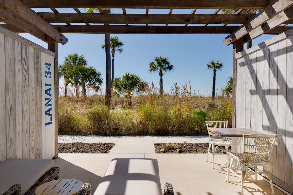 SirataStPete's tweet photo. Tranquil, tropical, and comfortable–our charming oceanfront lanai rooms are designed to bring in the ocean breeze for perfectly laid back days 🏝️🌊
#GetSiratafied #sirata #siratabeachresort #stpetebeach #LoveFL #coastalliving #wanderlust #liveamplified #vspc #tlpicks #hotel https://t.co/hUQVYf7bME