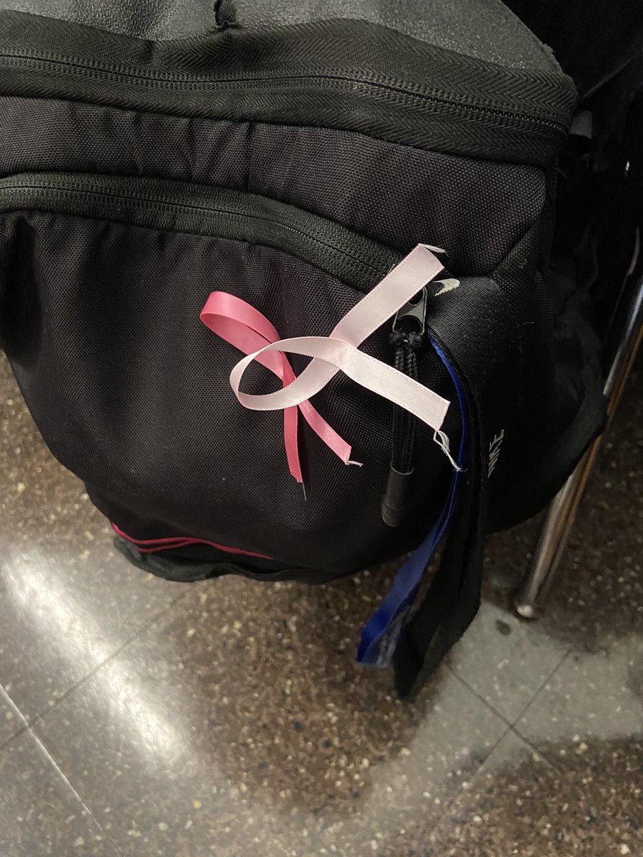 YuetChu_NYCDOE's tweet photo. At @transittechcte #loveshowsup in support of #BreastCancerAwareness #ittakesavillage #teachingcompassion #whatkidscando @BKNHSSuptRoss @ElleRushie @TPaulin_BKNHS @TransitTechExp https://t.co/4ka4rWqg6E