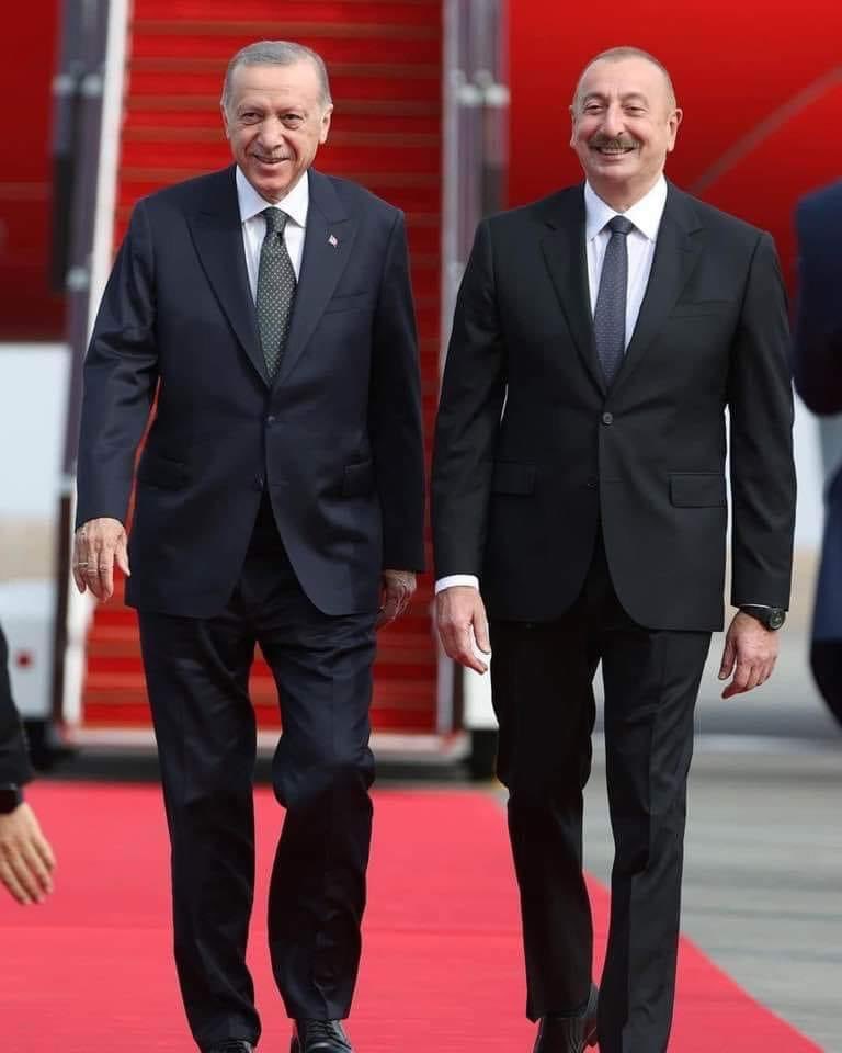 VuqarAliyevDGK's tweet photo. Bir ananın iki oğlu,
Bir ağacın iki qolu,
O da ulu, bu da ulu,
Azərbaycan, Türkiyə.

Dinimiz bir, dilimiz bir,
Ayımız bir, ilimiz bir,
Eşqimiz bir, yolumuz bir,
Azərbaycan, Türkiyə. 🇦🇿🇹🇷 https://t.co/QJ3ZrWQHk0