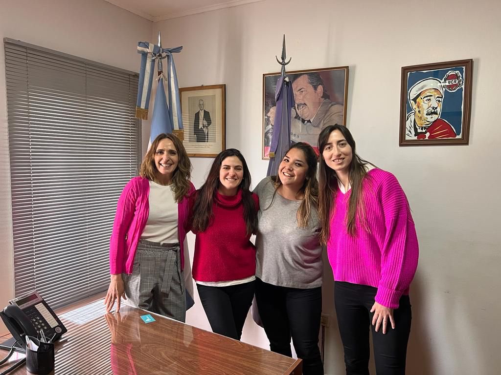 beluelmiger's tweet photo. Octubre Rosa @nadiariccisc @AmparoUzqueda lic Mru Gil #DiaMundialDelCancerDeMama #camaradelpueblo #riogallegos https://t.co/5sFdKngTKJ