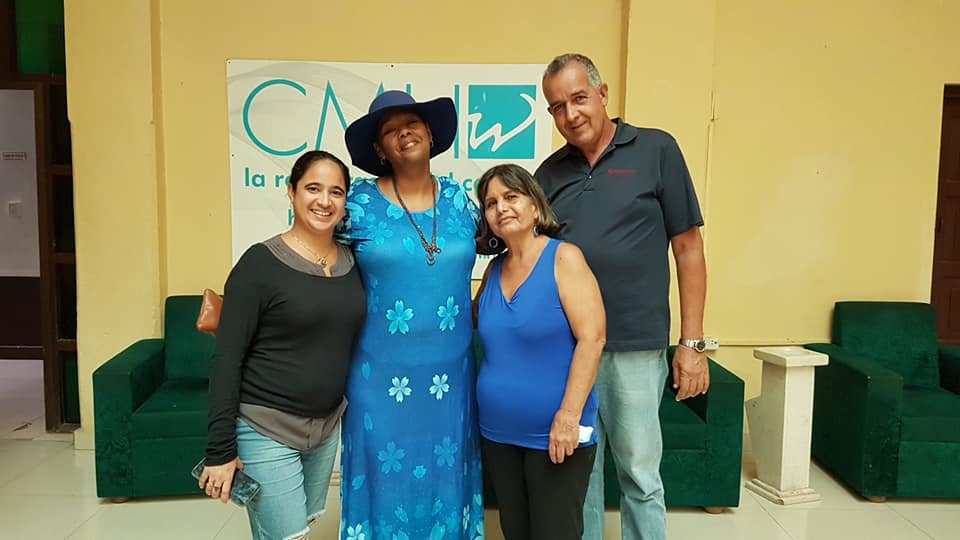 UpecNuestra's tweet photo. Colegas de la @CMHW comparten junto a nuestra querida @BoliviaTamara. Exitos a la Bola en sus nuevas tareas. Su gremio de la @UpecNuestra la abraza, adora y la quiere siempre. @Cubaperiodistas @PresidenciaCuba @portal_villa @ronquillobello @RPolancoF https://t.co/wqYD4o0ijI