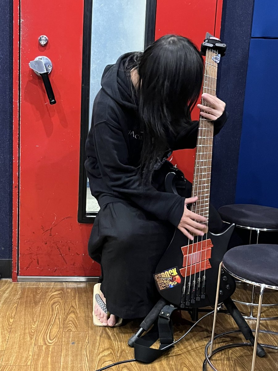 inocho_5st_bass's tweet photo. みんな可愛がってくれてありがとう🎸

#IBANEZ
#EHB1005MS https://t.co/NOA3ipPaqQ