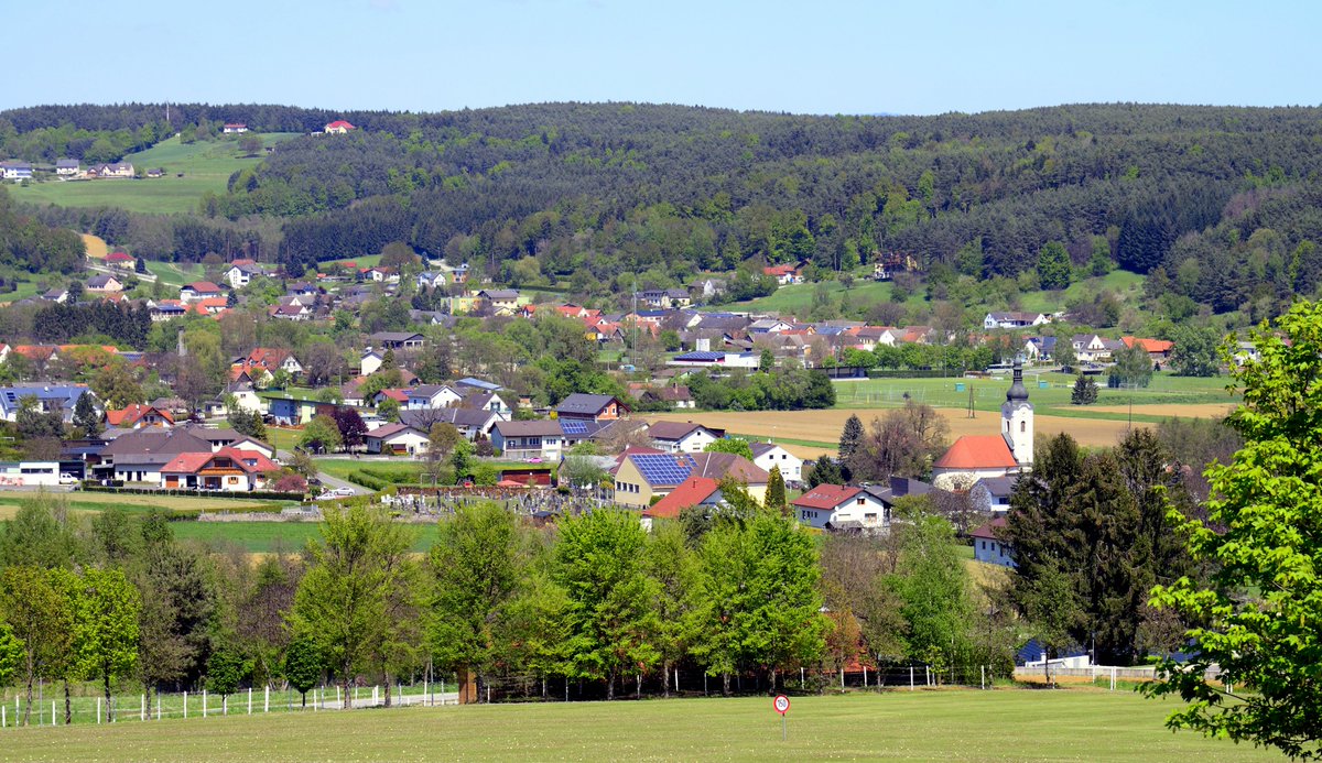 energycities's tweet photo. 📣Live from Ollersdorf, Austria 🇦🇹
The #LocalRES team is visiting one of the 4 project demo-sites, in Austria, where the municipality is committed in the development of a Renewable Energy Community #REC!
📻 Stay tuned to know more! https://t.co/JaF35ZO3gQ
#H2020 https://t.co/wU1m2yzGXH