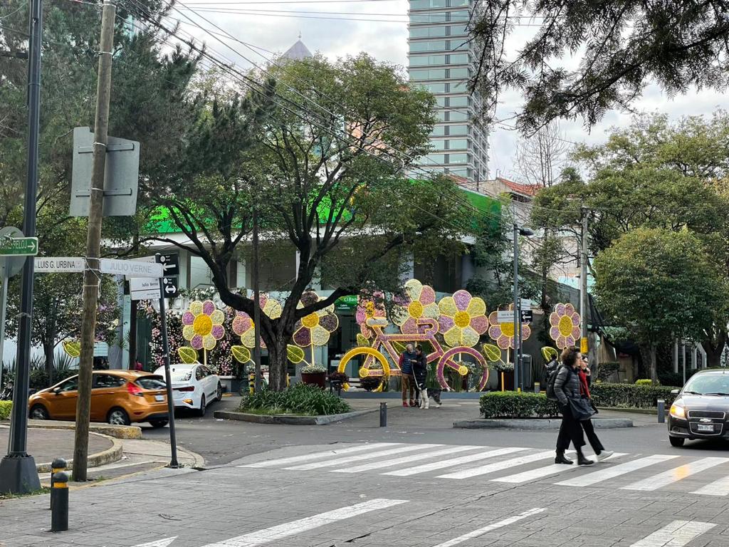 LaEtapaMexico's tweet photo. Hoy comienza #FYJAPolancoenFlores, el único festival de flores y jardines de su tipo
en México. @cibanco y L´Étape México te invitan a visitar la sucursal Parque Lincoln en las calles de Polanco en la Ciudad de México.
@FYJAMX #LEtapeMéxico
#ConstruyeTuPresente https://t.co/TSITGzyCgh
