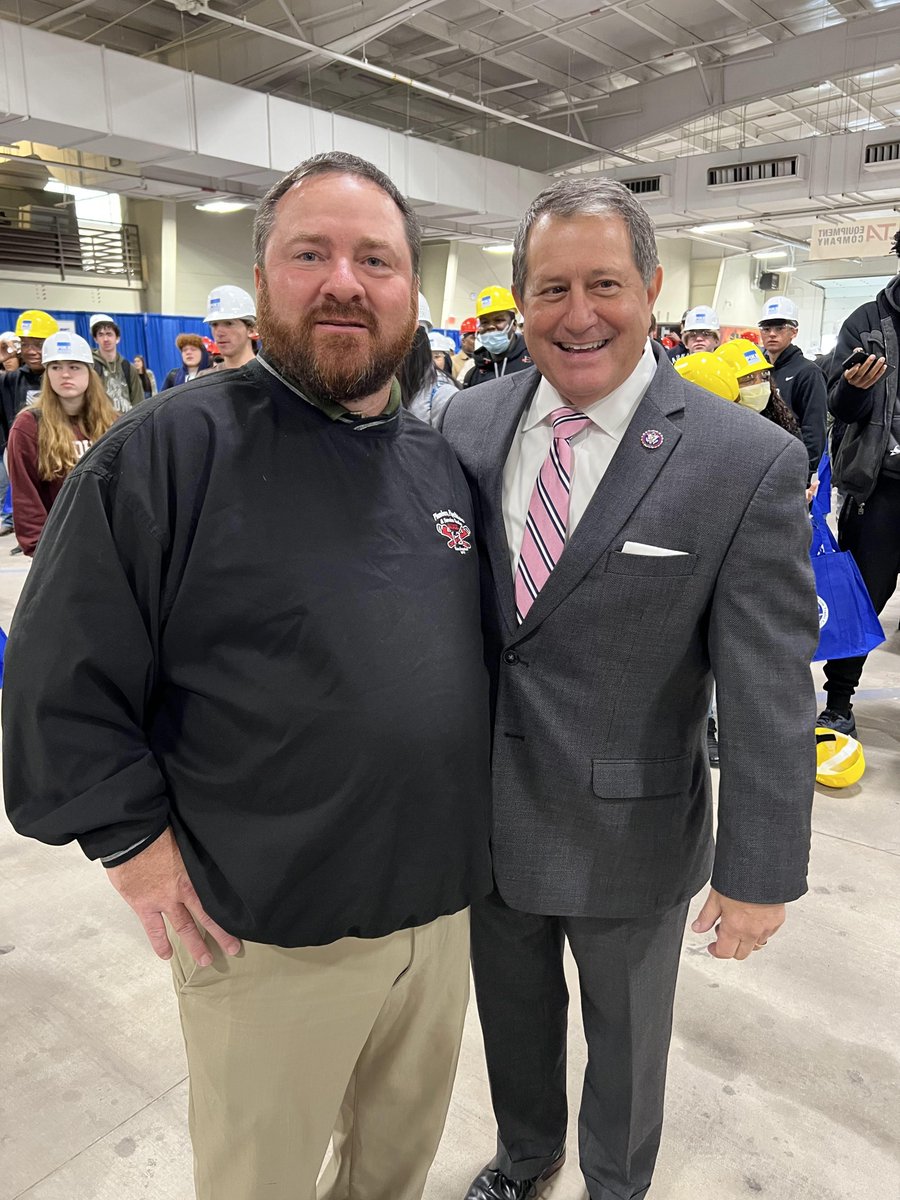 RepJoeMorelle's tweet photo. Great to see so many students at @UNICONRochester's Careers in Construction Day! This expo gives young people the opportunity to explore careers in the construction trades that will have real benefits for them, their families, and their community. https://t.co/EWmOHciMsZ