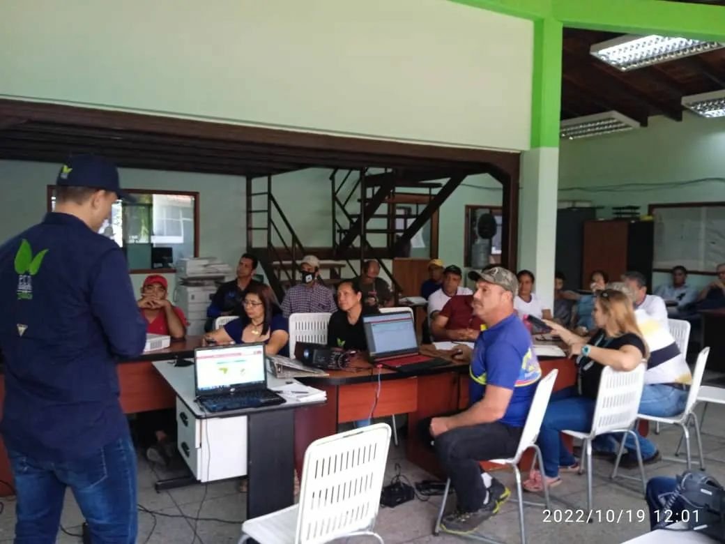 MinecMonagas's tweet photo. El #Minec con intención de continuar avanzando en el cumplimiento de su misión de contribuir con la preservación del planeta, llevó una charla informativa a  los trabajadores en Barinas, sobre los sistemas automatizados RACDA y SIGETRAT, así como la nueva herramienta SIFORTRAT. https://t.co/mN54qoBifv