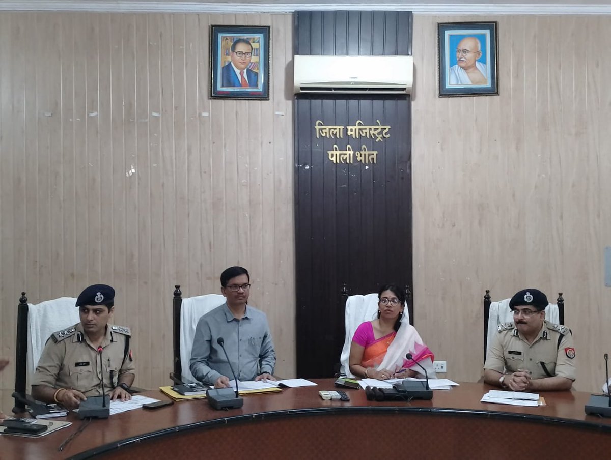Dmpilibhit's tweet photo. मा. मंडला आयुक्त महोदया की अध्यक्षता में पीस कमेटी की बैठक हुई संपन्न।

अपवाहों पर न दे ध्यान,त्योहारों के दृष्टिगत बाजार में ई-रिक्शा व चार पहिया वाहन रहेंगे प्रतिबंधित एवं साफ-सफाई कराने के दिए सम्बन्धित को निर्देश। @UPGovt @CMOfficeUP @myogioffice @InfoDeptUP https://t.co/huvOJAnNmT
