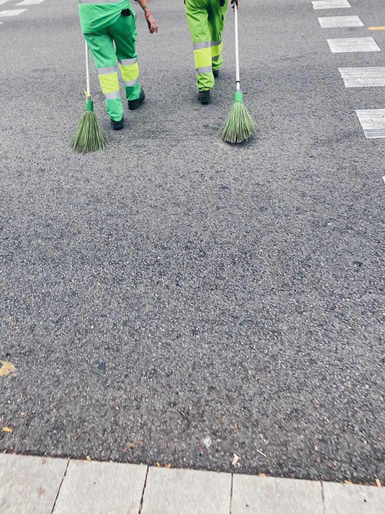 iamandrok's tweet photo. De camino a la primera clase de Quidditch #HarryPotter https://t.co/llqkSWmkV2