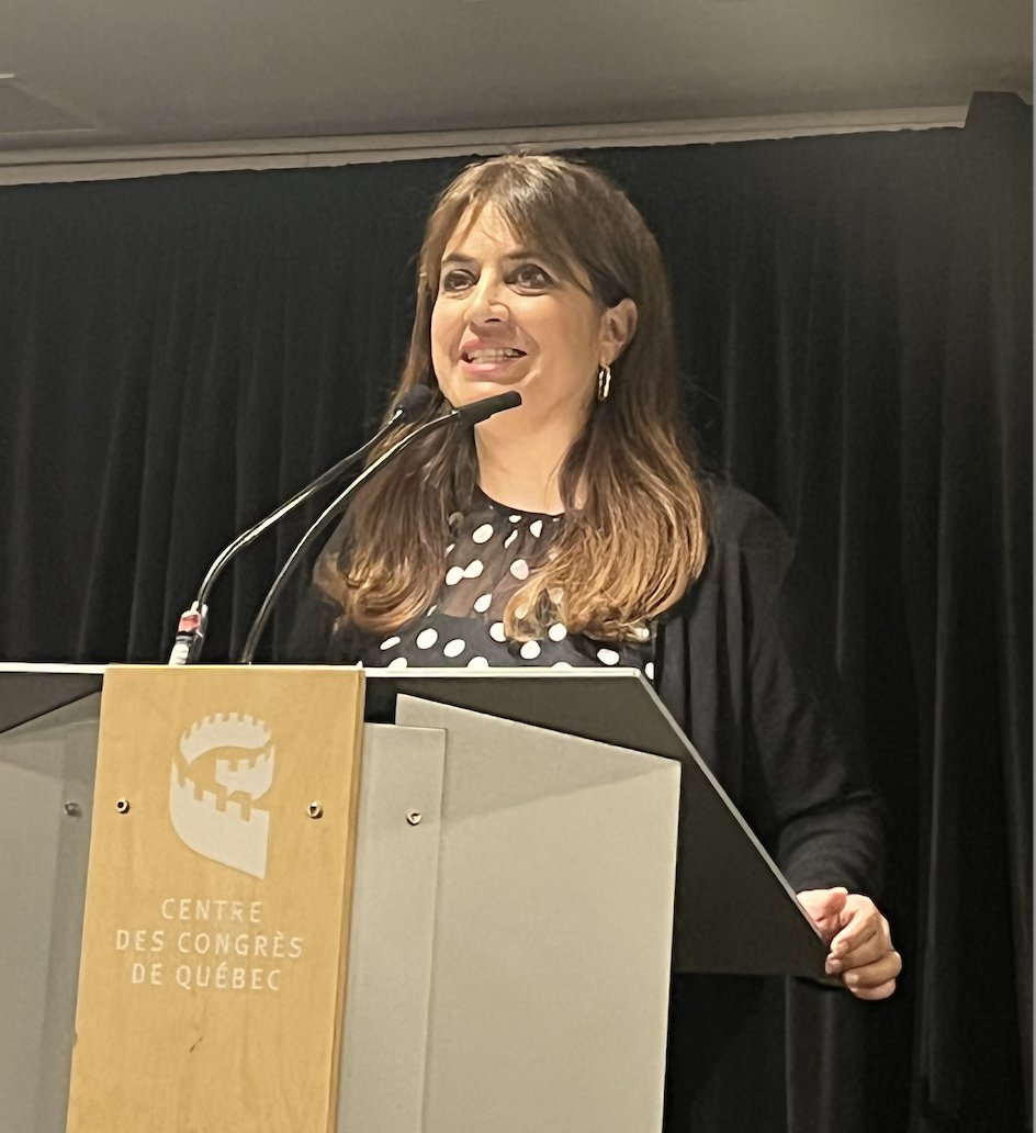 MetallosCA's tweet photo. Merci à @vhivon d'avoir pris la parole à l'occasion de #Femmesdacier2022 et d'avoir partagé avec nous votre expérience en tant que femme en politique et la façon dont nous devons remettre en question les attentes et les normes pour faire des progrès pour toutes et tous ! https://t.co/0OCVGRsHjO
