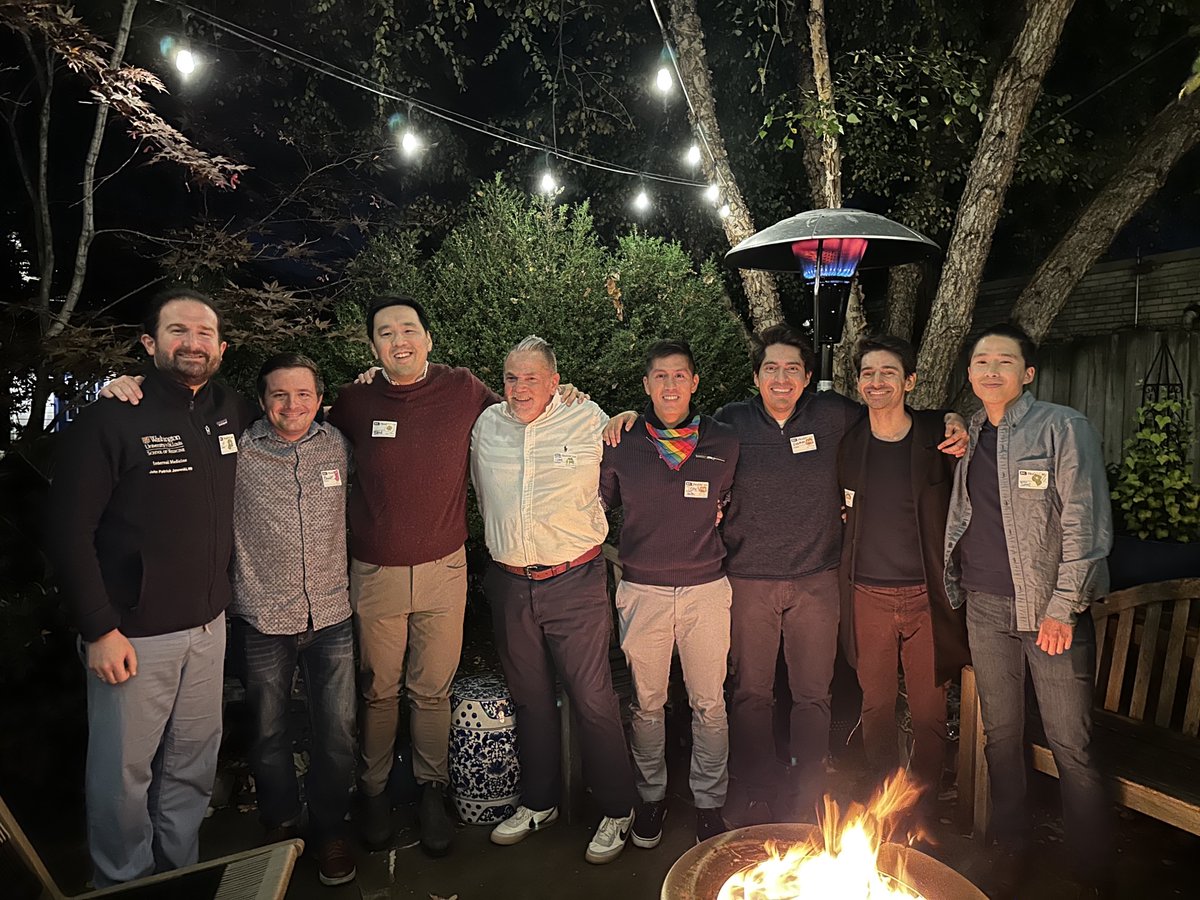 WashUMedIDEAS's tweet photo. OUTmed hosted their annual Meet and Greet where the WUSM LGBTQIA+ community and allies networked and celebrated their identities. Thank you to Dean De Fer for hosting! #OUTmed #celebratepride #LGBTQIAmeetandgreet https://t.co/4TGyHE0RLe