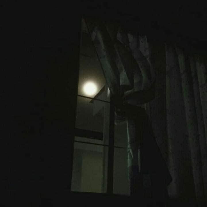 iteyoupone's tweet image. Dark room, soft music, me alone 🖤