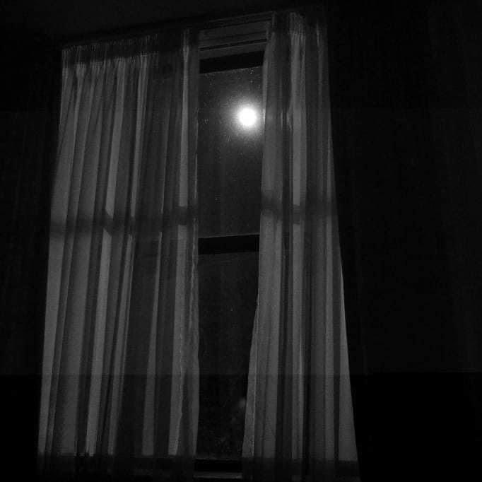 iteyoupone's tweet image. Dark room, soft music, me alone 🖤