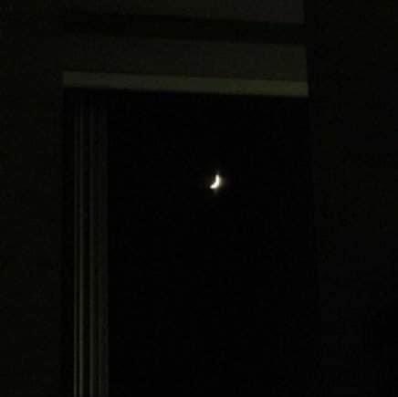 iteyoupone's tweet image. Dark room, soft music, me alone 🖤