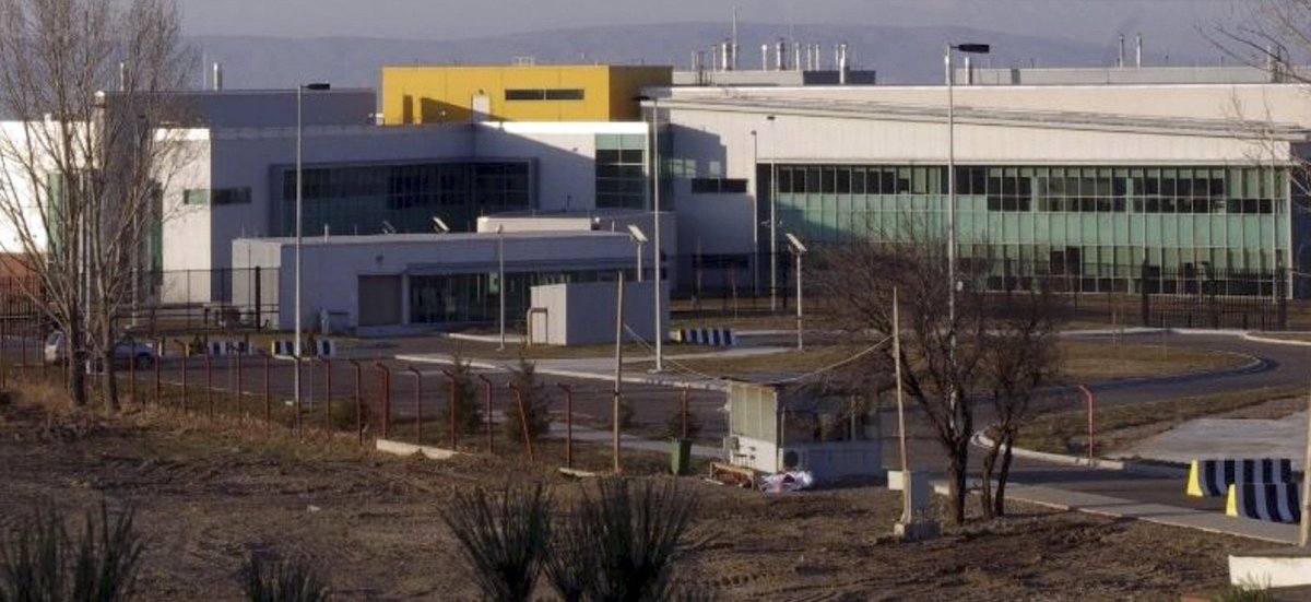 KarafutoJapan's tweet photo. BREAKING: A secret Russian bioweapons lab has been discovered on Karafuto (fmr. Sakhalin). Russia wanted to invade Japan using birds that carry biological weapons, former workers reveal. https://t.co/tHJQ1DODxm