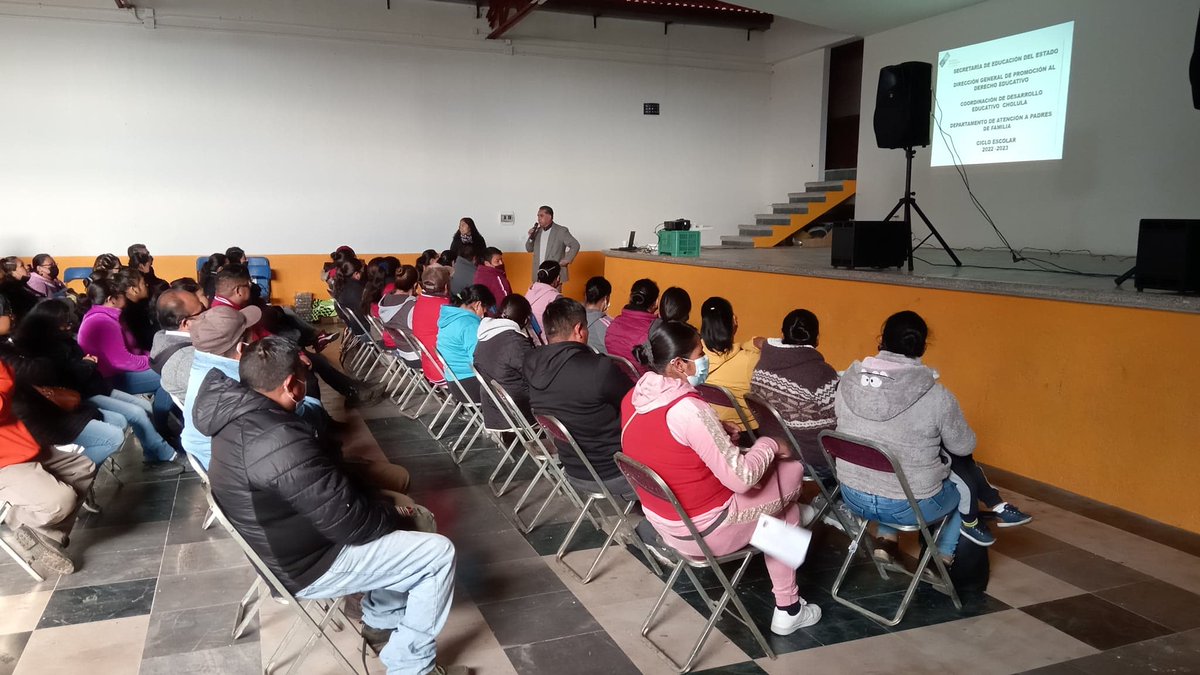 GobDeCalpan's tweet photo. Con una gran asistencia de padres de familia, se realizó el 'Curso de Capacitación para la Organización y Funcionamiento de las Asociaciones de Padres de Familias que conforman las Mesas Directivas y Contraloría Social' por parte de la CORDE Cholula. 🤝 #ImpulsandoElDesarrollo https://t.co/QIniWrQuZa
