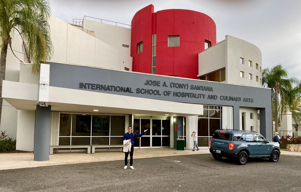 ReynaldoXD's tweet photo. Estoy sumamente feliz de poder anunciarles que oficialmente formo parte de la Facultad de la Universidad Ana G. Méndez, Recinto de Carolina como Profesor y Conferenciante. 

¡El Prof. Ocasio!  👨🏽‍🏫 

Quiero darle las Gracias a Dios por permitirme seguir cumpliendo mi sueño. https://t.co/vl5HZ6P6WX