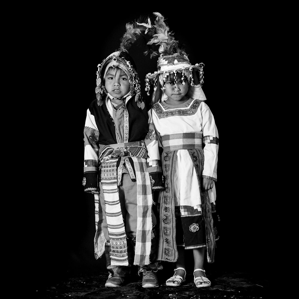 Fotos de <a href="/GianniBulacio/">Gianni Bulacio</a> de su proyecto "S U E Ñ O", sobre la relación entre el territorio andino del norte de Argentina, las personas que lo habitan y los rituales que se transmiten a través de niñas y niños en sus prácticas como fuente esencial de la cultura.