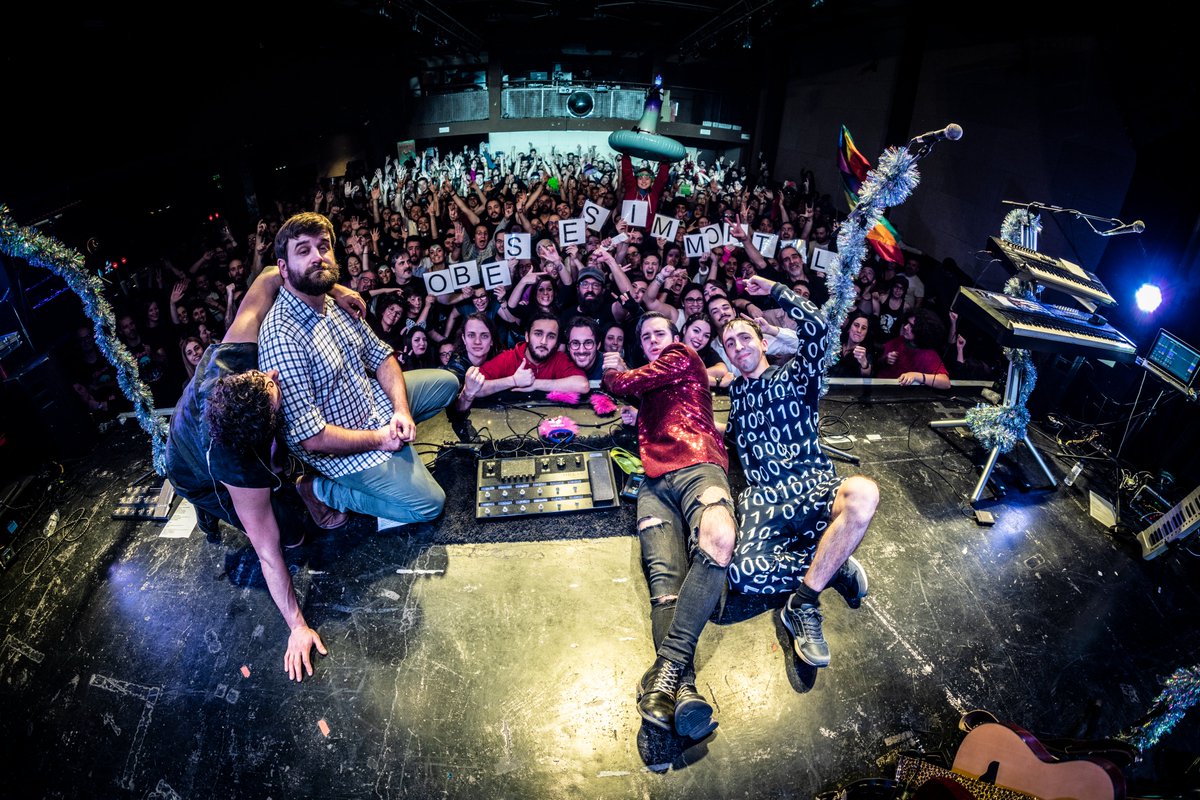 ArnauTordera's tweet photo. La foto final de la primera edició del #CapdAnyOBESES, no us perdeu la segona edició! 

🦎SALA SALAMANDRA - L'Hospitalet
🗓30/12
🕘21h
🎟https://t.co/oAXdfnmcrv https://t.co/RUCNgB1rFs