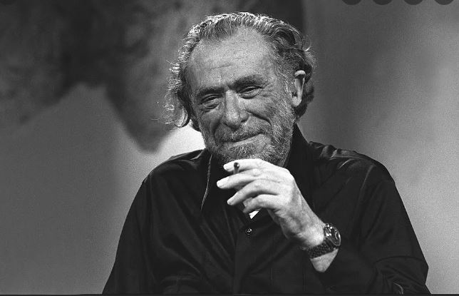 “¿Odias a las personas?”. “No las odio, sólo me siento mejor cuando no están cerca”.
Charles Bukowski