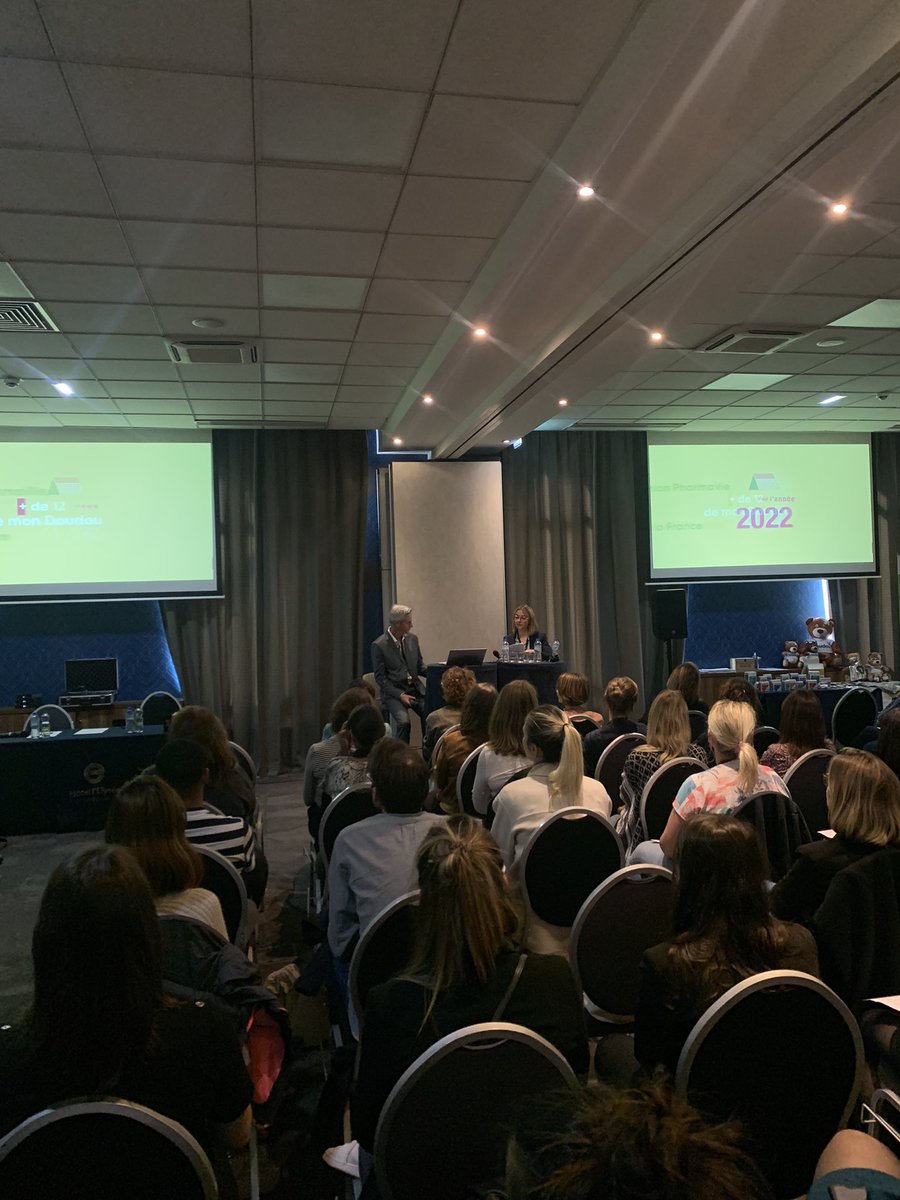 Pour vous présenter l’association PHARMAVIE, on retrouve Alix Achard, notre Chargée de projets associatifs.