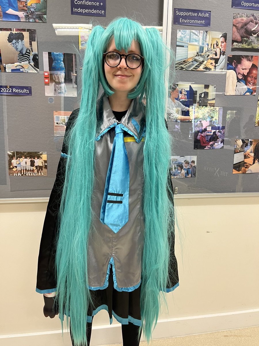 KHS6thForm tweet media