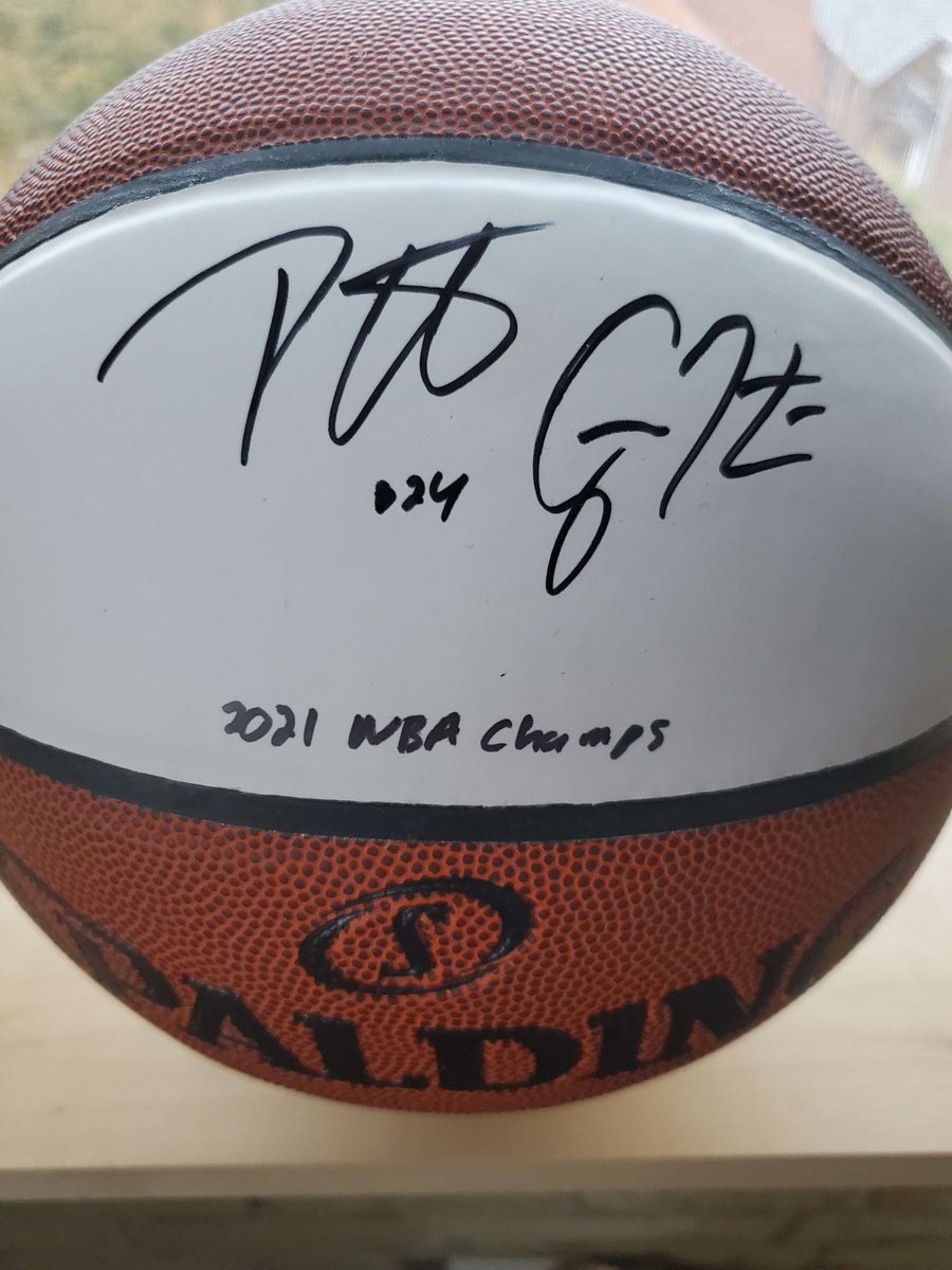 It's the 1⃣st GAMEDAY! 🦌🏀!

To 🎉, here's a 👀 at premium Starter prizes for our <a href="/Bucks/">Milwaukee Bucks</a> Homecoming celebration!

We have some 🖊️ items, including a custom Jrue Olympics🥇jersey.

Join us at <a href="/themeccamke/">The MECCA Sports Bar and Grill</a> from 4-6pm Saturday! All <a href="/nbatopshot/">NBA Top Shot</a> fans welcome!