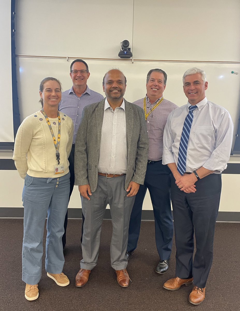 We’re here for the cheers in congratulating <a href="/ThakkarBhushan/">Bhushan Thakkar PT, PhD</a> (#resilient) for successfully defending his dissertation!! He’ll be truly missed as he makes his way to the Univ of Dundee, Scotland for a postdoctoral position. <a href="/PetersonREALab/">REALab VCU</a>