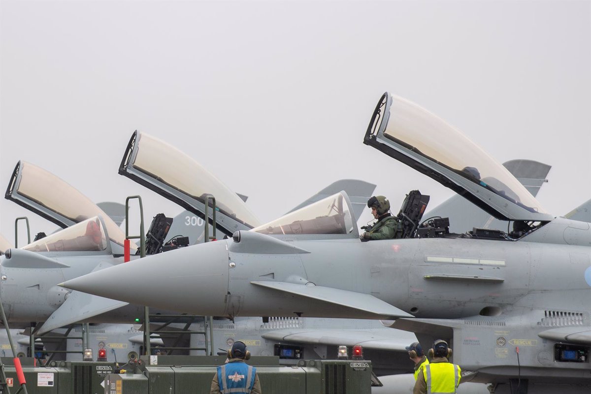 europapress's tweet photo. Londres acusa a Moscú de lanzar un misil contra un avión militar británico de patrulla en el mar Negro https://t.co/9wPBZCxyRU #Directo https://t.co/3UKtZRm9WB