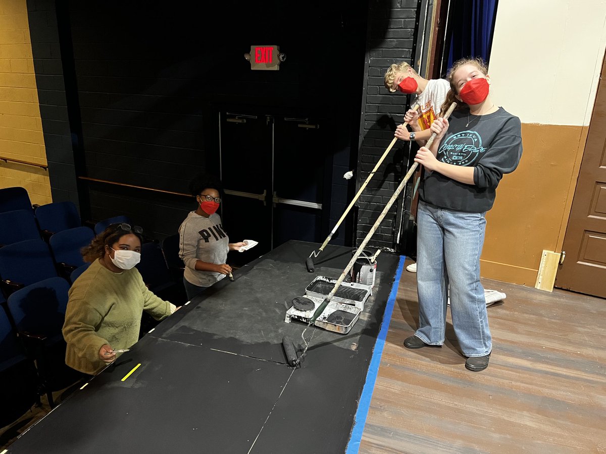 Putting those theatre skills to work! ⁦<a href="/VPAASalem/">Amy Schuiteboer</a>⁩ ⁦<a href="/SalemHSVB/">Salem High School VB</a>⁩