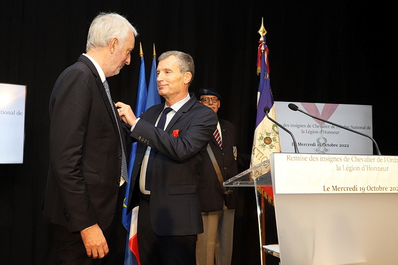 Poulainrobert's tweet photo. 19/10/2022 Marseille   remise des insignes de Chevalier dans l'Ordre National de la Légion d'Honneur à Mr Frédéric Collard Professeur des Universités- service de chirurgie cardiaque de l'hôpital de la Timone  par Mr Christophe Mirmand Préfet de région Provence Alpes Côte d'Azur https://t.co/jU07JNGRmC